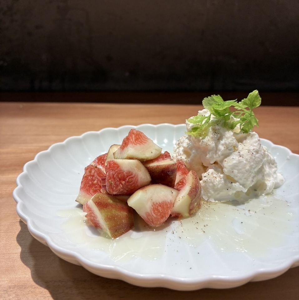 一品料理と果物サワーが自慢の創作居酒屋。
