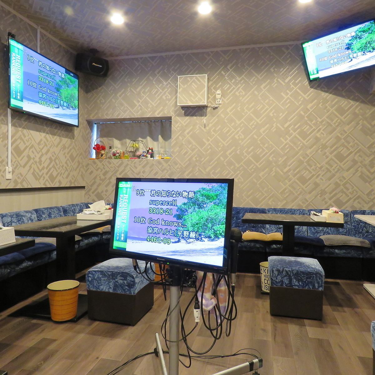 Our shop equipped with the latest karaoke equipment can accommodate small to large groups!