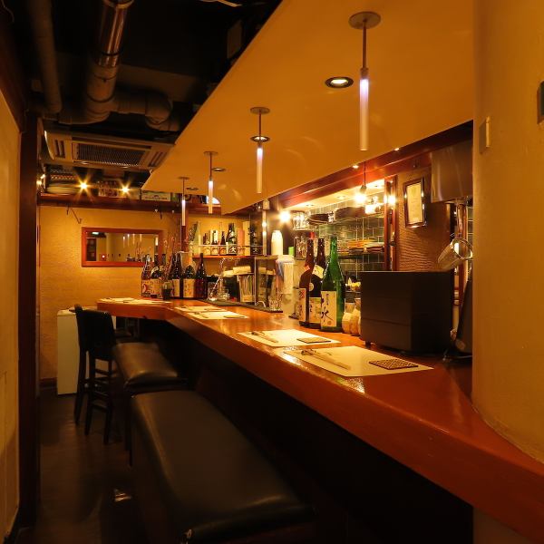 店内はアットホームな雰囲気で、店主自ら温かくお迎えします。初めてのお客様でもリラックスして過ごせるよう、居心地の良さを大切にしています。カジュアルな食事から特別な日まで、幅広いシーンでご利用いただけます。