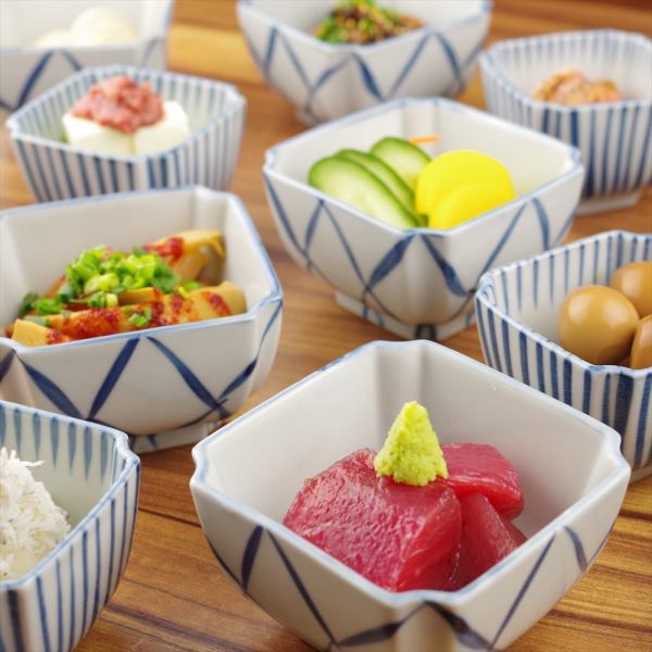 定番から変わり種までリーズナブルなおつまみ多数！