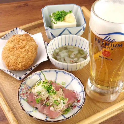 As a casual pub, we welcome you to come for lunch and daytime drinking!