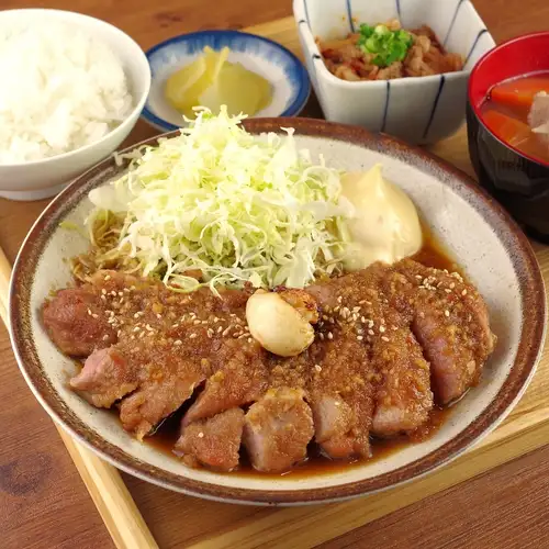 Pork steak set meal (with sauce, ginger sauce, or miso sauce)