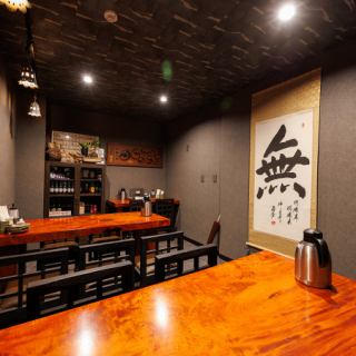 テーブル席が6名×1卓あります。