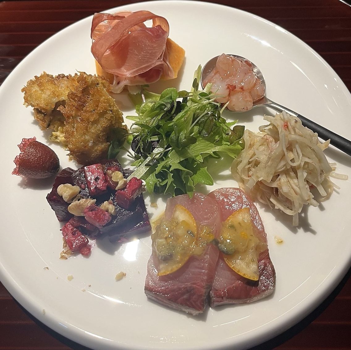 ランチは3500円～ご用意！旬の食材のメイン絶品です！