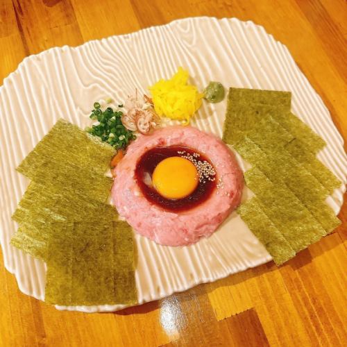 まぐろのトロたくユッケ