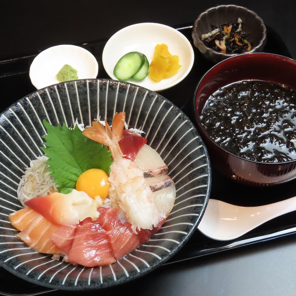 您可以享用新鲜的海鲜饭。