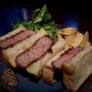 神戸ポークのカツレツサンド(サラダ+フライドポテト付)