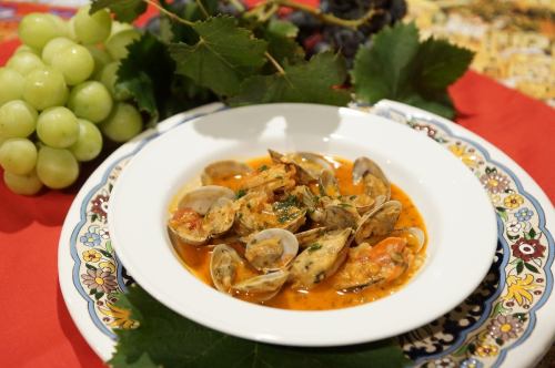 Clams and mussels boiled in fisherman style