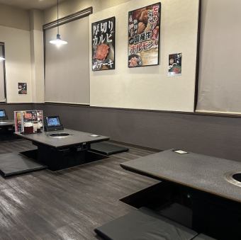 広々としていて開放的な掘りごたつ式のお席は、足元もゆったり座れるのでごゆっくりとお食事をご堪能できます♪30名様ご利用できるので、大人数でのお食事やご宴会などにご対応可能です★打ち上げや、歓送迎会・お祝い事など様々なシーンに◎お席についてやご予約につきましては、是非お気軽に店舗までご相談くださいませ！