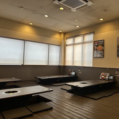 ゆったり掘ごたつ式お座敷も完備。