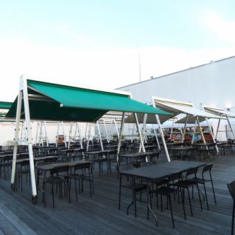 The outdoor tables are equipped with tents to protect you from the sun and rain, so you can enjoy your time here safely and comfortably.