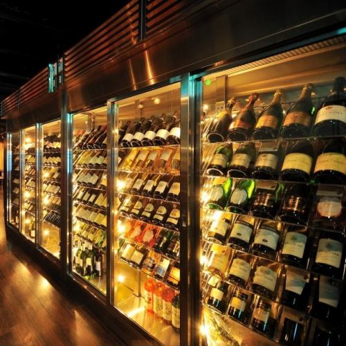 ワインセラーには200本以上のワインが