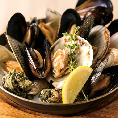 Today's all-you-can-eat shellfish bucket