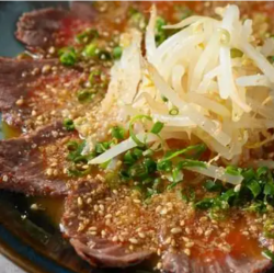 鍋前に大人気！さっぱりおいしい『近江牛タタキ胡麻ポン酢』