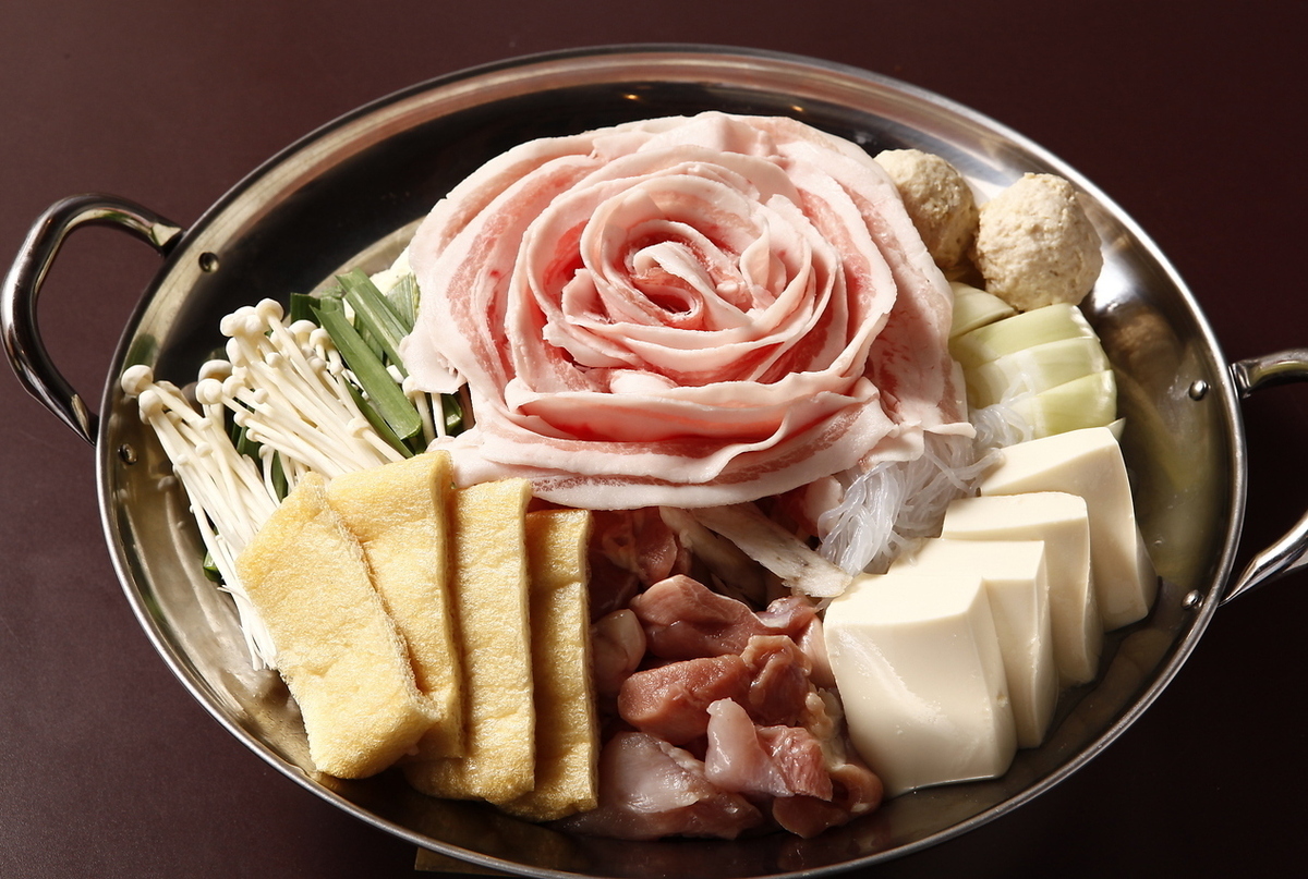 元プロ野球選手の千葉の新店。中津直送の秘伝だしで味わう、本場直送の絶品ちゃんこ鍋