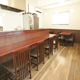 Counter seats are welcome for solo travelers.Perfect for after work or on a date.Please feel free to drop by.