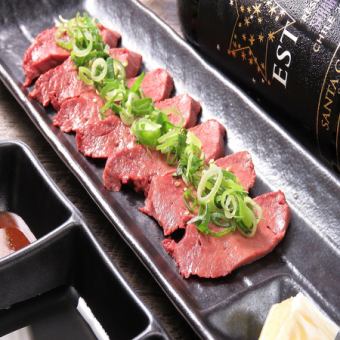 【座位預約制】肉坂屋的招牌菜！免費低溫熟肉生魚片！