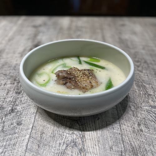 Gomtang soup to the bone marrow