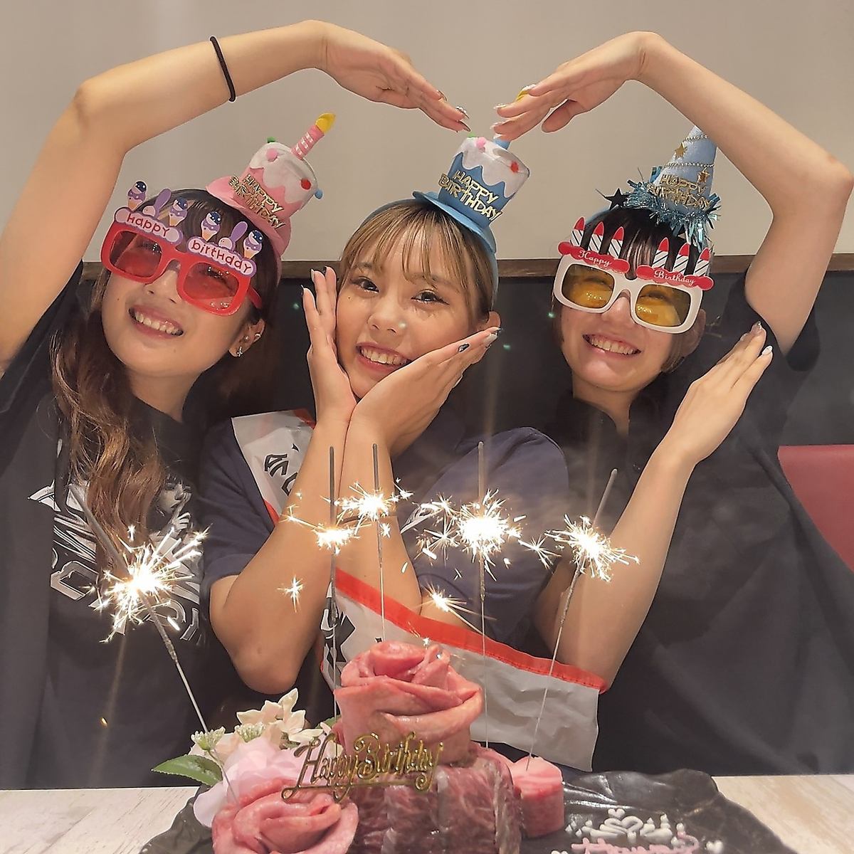 【A5ランク神戸牛使用】肉ケーキでサプライズ!お祝い事なら也へ
