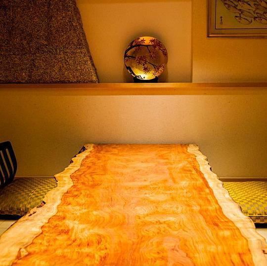 接待や特別な日のお祝いに合う落ち着いた個室もございます。