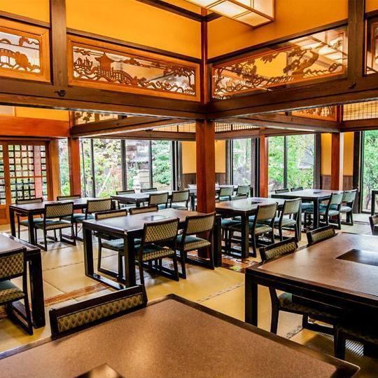 大部屋やホールを使った大規模な宴会も可能です。最大96名様まで