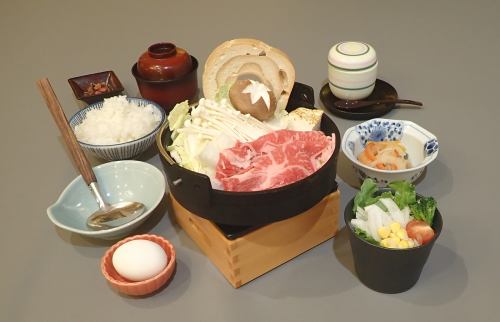 ランチ、ディナーどちらでも楽しめる多彩なメニュー