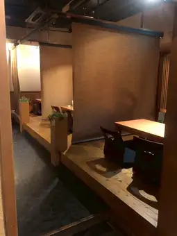 You can relax and unwind in a Japanese-style space with calming lighting.It's perfect for small group meals, girls' nights out, or drinks with friends.