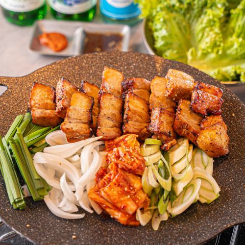 [The delicious meat and rich fat will fill your mouth with happiness ◆] BBQ Samgyeopsal Set 1,580 yen (tax included)