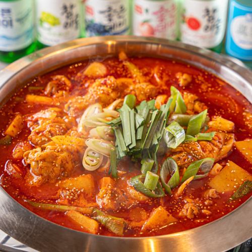 【스프에 맛 넘치고, 몸도 마음도 따끈따끈에 따뜻해진다! 본고장 한국의 맛◆】 냄비 요리 각종 1,680엔 (세금 포함)