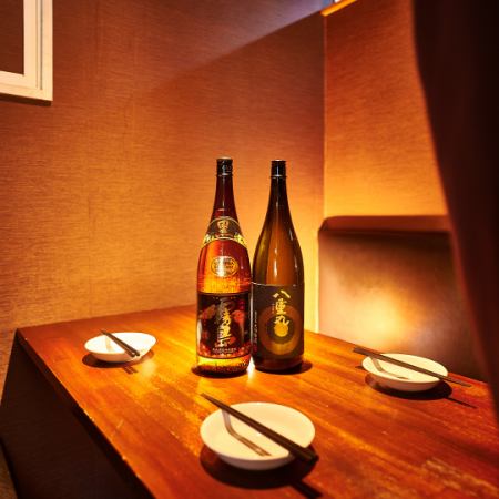 ［個室］2～6名様用個室となります♪テーブルタイプ、ソファタイプ、お座敷タイプございます。（2～90名様までの個室ご用意しております。人数やご予算、お時間などお気軽にご相談ください♪）個室で当店名物のしゃぶしゃぶをお楽しみ下さい。新宿 しゃぶしゃぶ 食べ放題