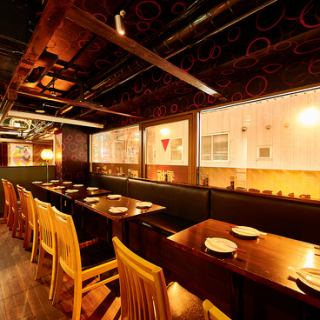 [At Shinjuku store, we also accept reservations for private parties depending on the number of people. With the entire floor reserved, there will be no other customers, so you can relax without any worries. We also accept large parties and large banquets at any time.]