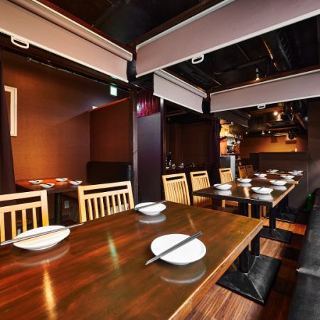 ［個室］お履物を脱いでご利用頂くお座敷用個室となります。足を伸ばせるのでゆったりお過ごし頂けます♪女子会、合コン、飲み会、誕生日会などでご利用頂けます。（2～90名様までの個室ご用意しております。人数やご予算、お時間などお気軽にご相談ください♪新宿 しゃぶしゃぶ 食べ放題