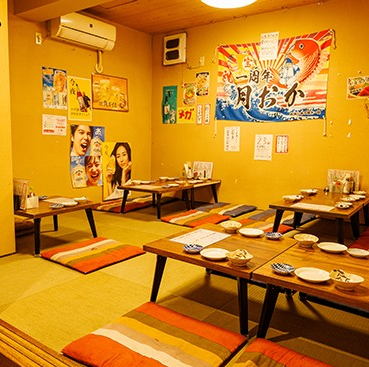 店内奥にはお座敷もございます。各種ご宴会にもおすすめですのでお気軽にご相談ください！靴を脱いでゆったりとお過ごしいただけるお席はリラックスでき会話も弾みます♪美味しい家庭料理とノスタルジックな雰囲気の店内でホッとひと息。お腹も心も満たされる至福のひとときをお楽しみください。