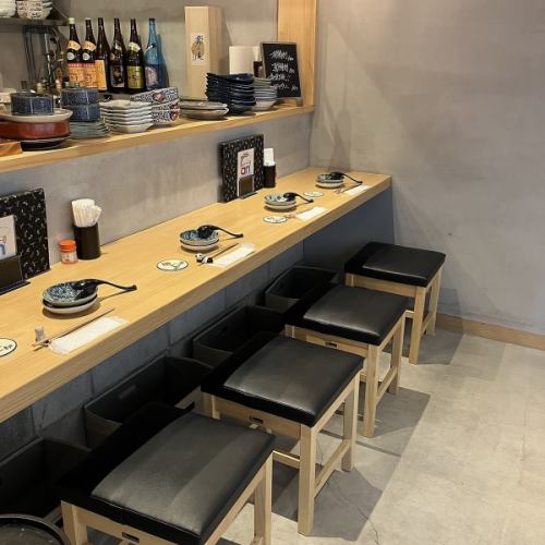 Individuals are also very welcome at the counter seats! The array of plates and the daily specials on the blackboard make you feel the liveliness of the restaurant.Please use it for meals with friends and partners.Enjoying a conversation with the staff over the counter is also fun!