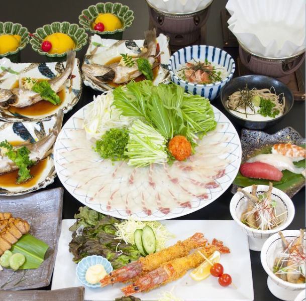 【使用鲜鱼的绝品料理】套餐3000日元起。加2000日元可以换成无限畅饮。