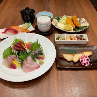 【90分飲み放題】焼魚+刺身+寿司など全8品！飲放付5500円コース