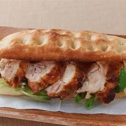 グリルチキンとごぼうサラダサンド