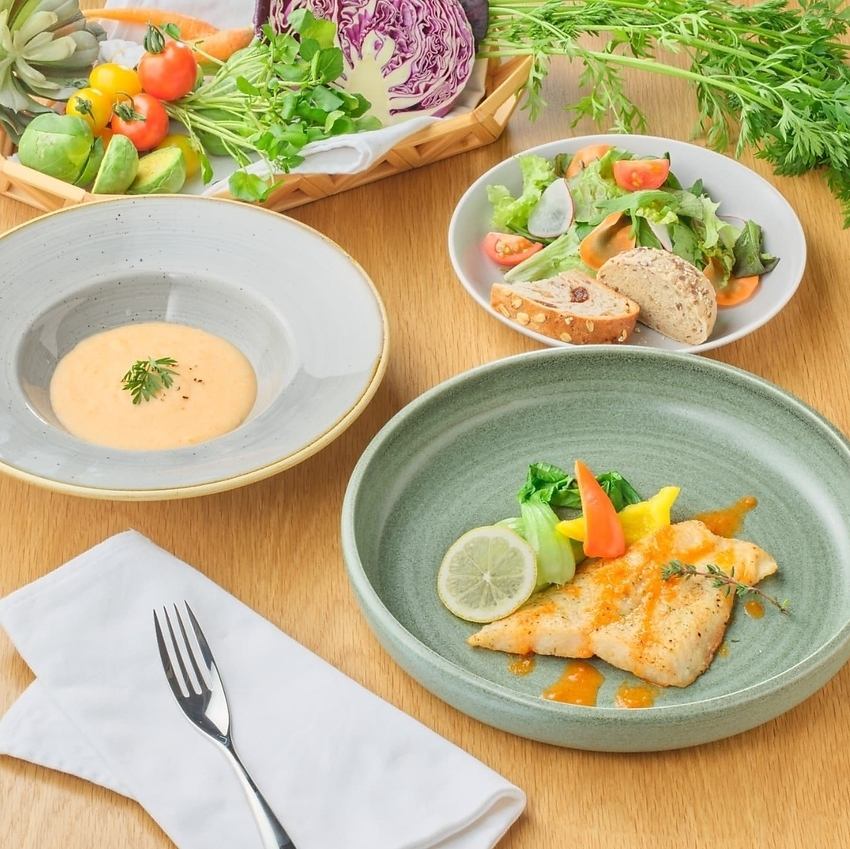 新鮮な有機野菜をふんだんに使用したお料理を提供しております♪