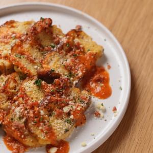 有機野菜の冷たいオムレツ　有機トマトソースとチーズ風味