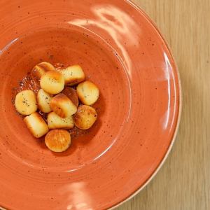 コールドプレスオイルの揚げニョッキ　コンソメ風味