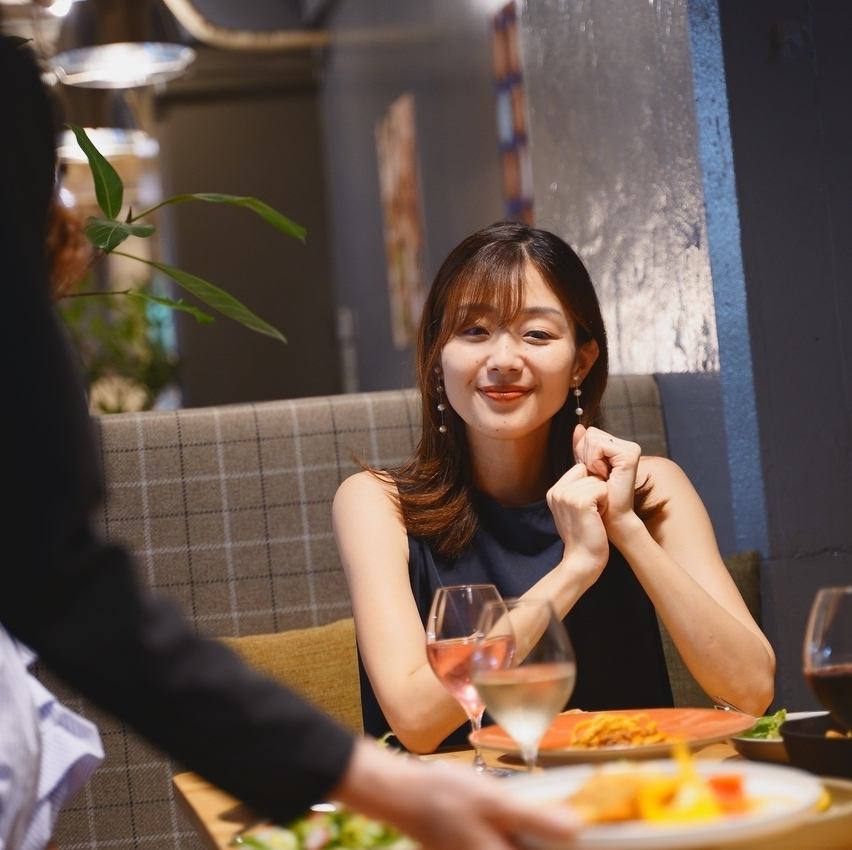 落ち着いた空間で美味しい食事とお酒をお楽しみください
