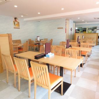 There are 32 seats for regular table seats.Choose the seat that best suits your use scene, such as small banquet guests, banquet, alumni association, girls' association, mama association etc in the workplace.