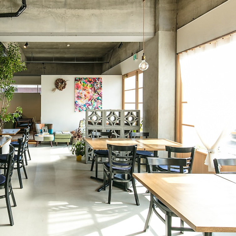 お洒落で落ち着いた雰囲気の店内で癒しのひとときを◎