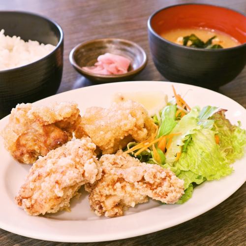 鶏の唐揚げ定食