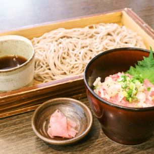 ミニねぎとろ丼とお蕎麦