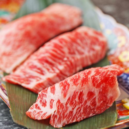 「これぞ肉!」という旨味と柔らかい食感が楽しめる『肉寿司』