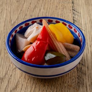 季節の野菜の自家製ピクルス