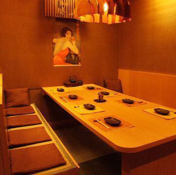 Banquet table seating for up to 8 people.It is an old-fashioned store with calmness.It is convenient for 30 seconds with the subway Susukino station walk and gathering ♪