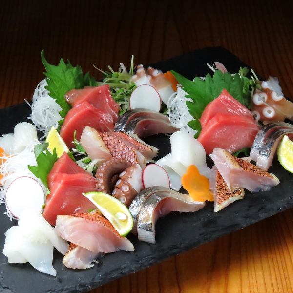 Standard dishes, of course! Creative dishes with seasonal fish and vegetables arranged in a Hidematsu style, from 390 JPY