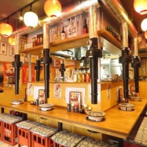 店内には、4名様用のテーブル席が、２卓あります。仲間との飲み会・食事会などにご利用ください。